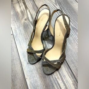 Pelle Moda Size 7.5 M Silver/Gold Glitter Fabric Slingback Sandals